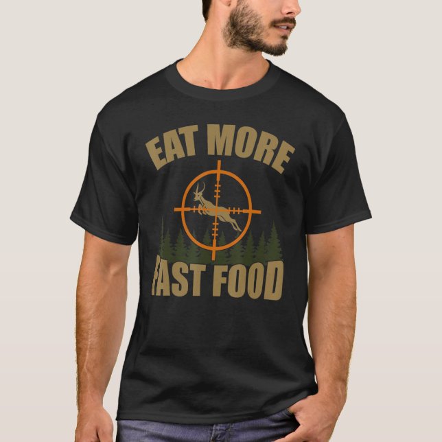 Camiseta Los hombres comen más comida rápida cazando rifles (Anverso)