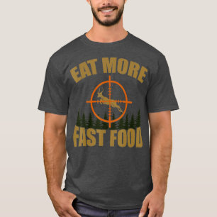 Camiseta Los hombres comen más comida rápida cazando rifles