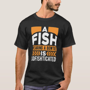 Camiseta Los Hombres Con Pescado Que Lleva Una Bota Son Gra
