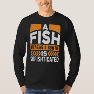 Camiseta Los Hombres Con Pescado Que Lleva Una Bota Son Gra