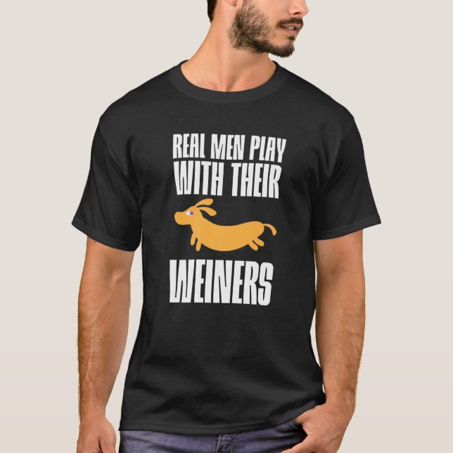 Camiseta Los Hombres De Verdad Juegan Con Sus Weiners (Anverso)