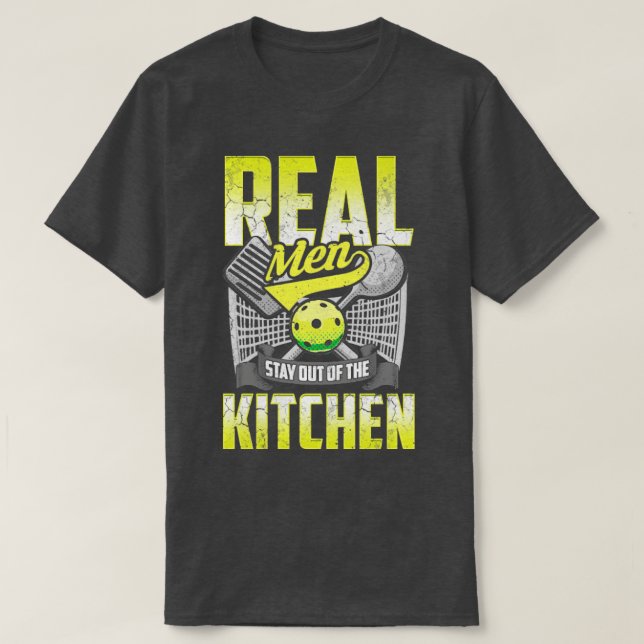 Camiseta Los Hombres De Verdad Se Quedan Fuera De La Cocina (Diseño del anverso)