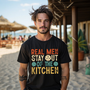 Camiseta Los Hombres De Verdad Se Quedan Fuera De La Cocina