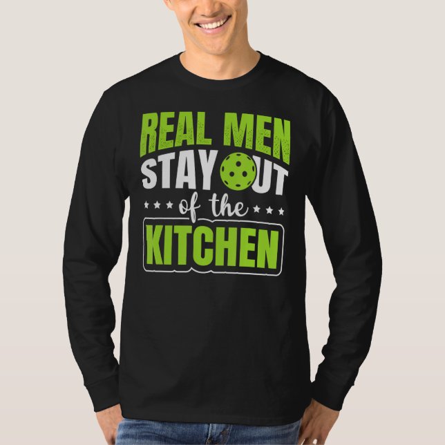 Camiseta Los Hombres De Verdad Se Quedan Fuera De La Cocina (Anverso)