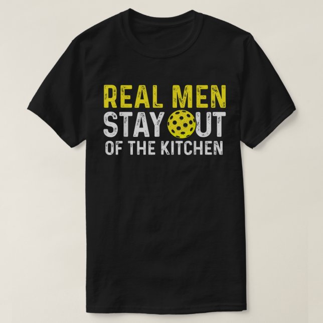 Camiseta Los Hombres De Verdad Se Quedan Fuera De La Cocina (Diseño del anverso)