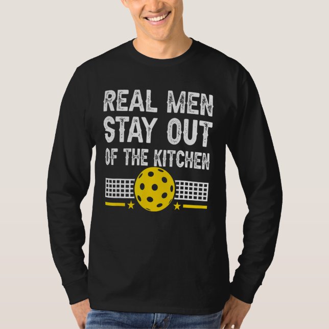 Camiseta Los Hombres De Verdad Se Quedan Fuera De La Cocina (Anverso)