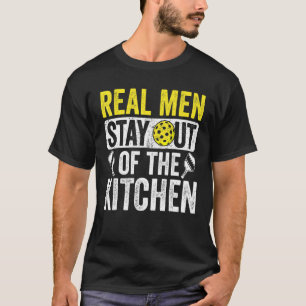 Camiseta Los Hombres De Verdad Se Quedan Fuera De La Kitche