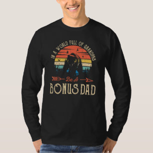 Camiseta Los Hombres En Un Mundo Lleno De Abuelos Sean Un B