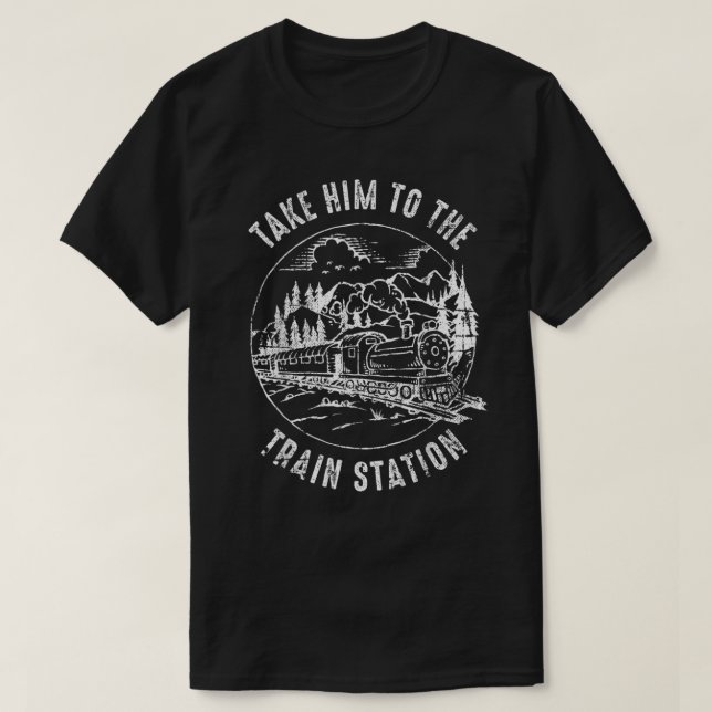 Camiseta Los Hombres Lo Llevan A La Estación De Tren Funny  (Diseño del anverso)
