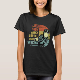 Camiseta Los hombres miran lejos Mortal estoy trabajando So