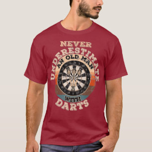 Camiseta Los hombres nunca subestiman a un anciano con dard