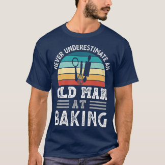 Camiseta Los hombres nunca subestiman a un anciano en la fl