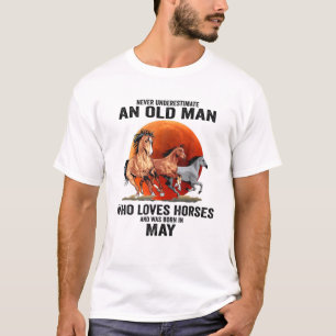 Camiseta Los hombres nunca subestiman a un anciano que ama 