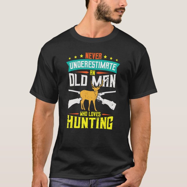 Camiseta Los hombres nunca subestiman a un anciano que ama  (Anverso)