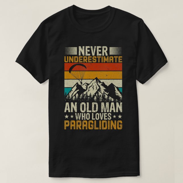 Camiseta Los hombres nunca subestiman a un anciano que ama  (Diseño del anverso)