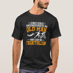 Camiseta Los hombres nunca subestiman a un anciano que pued