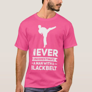 Camiseta Los Hombres Nunca Subestiman A Un Hombre De Karate