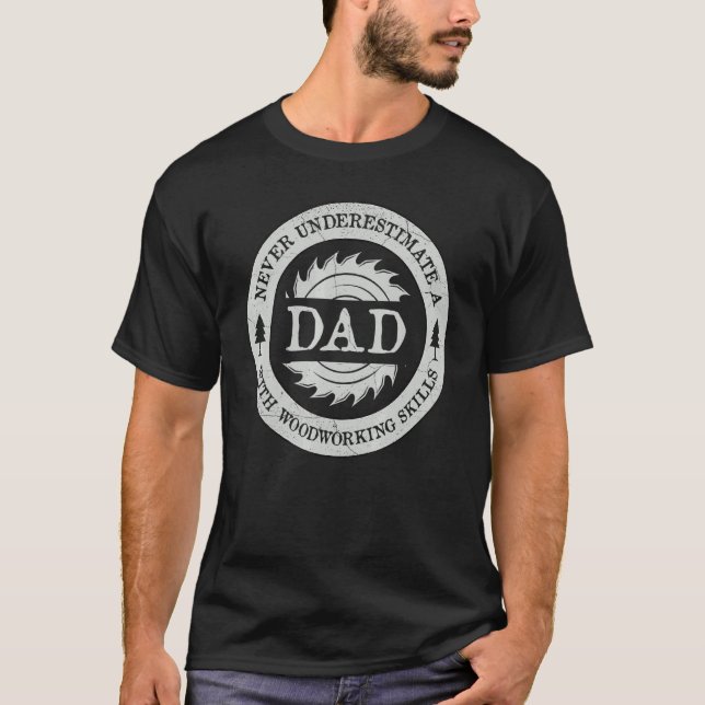 Camiseta Los Hombres Nunca Subestiman A Un Papá Con Un Sk D (Anverso)