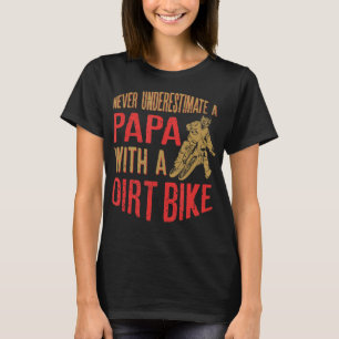 Camiseta Los Hombres Nunca Subestiman A Un Papa Con Una Bic