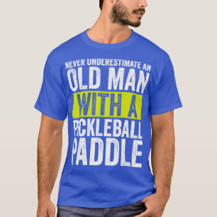 Camiseta Los Hombres Nunca Subestiman A Un Viejo Con Piel