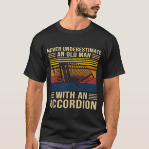 Camiseta Los Hombres Nunca Subestiman A Un Viejo Con Un Acu