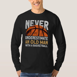 Camiseta Los Hombres Nunca Subestiman A Un Viejo Con Un Bás