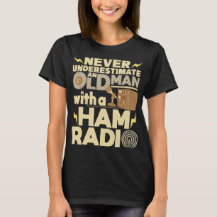 Camiseta Los Hombres Nunca Subestiman A Un Viejo Con Un Rad