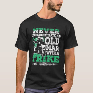 Camiseta Los Hombres Nunca Subestiman A Un Viejo Con Un Tri