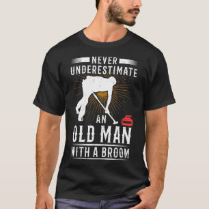 Camiseta Los Hombres Nunca Subestiman A Un Viejo Con Una Es