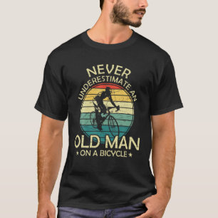 Camiseta Los Hombres Nunca Subestiman A Un Viejo En Una Bic