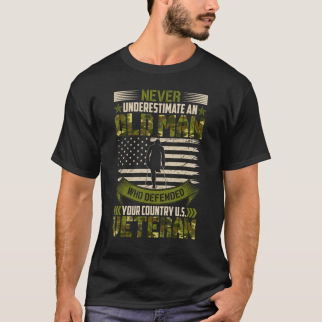 Camiseta Los Hombres Nunca Subestiman El Día De Los Veteran (Anverso)