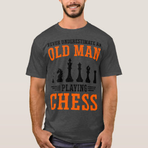 Camiseta Los Hombres Nunca Subestiman Los Viejos Juegos De 