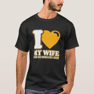 Camiseta Los Hombres Que Amo A Mi Esposa Cuando Me Trae Una