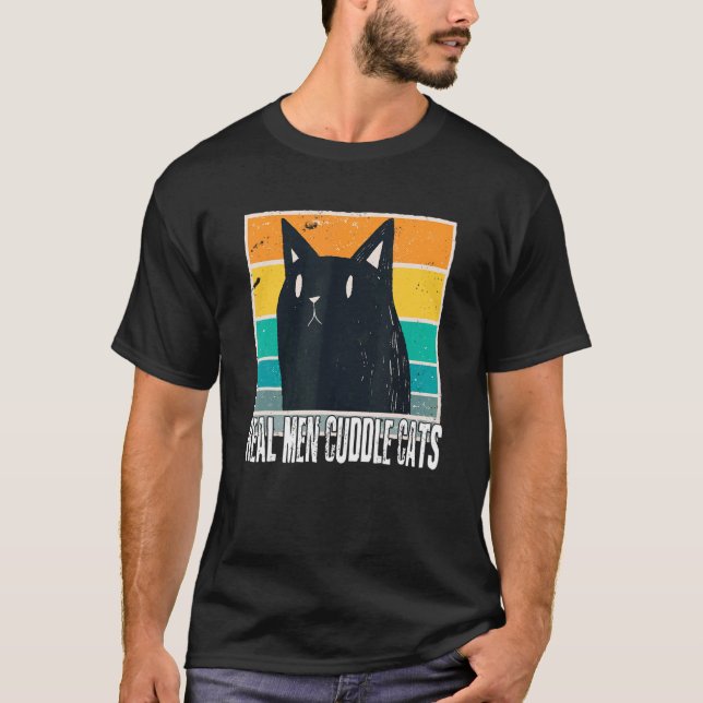 Camiseta Los Hombres Reales Cuidan Los Gatos A Los Gatos 8 (Anverso)