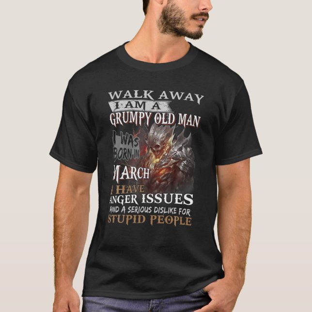 Camiseta Los Hombres Se Alejan De Mí, Un Viejo Gruñón En El (Anverso)