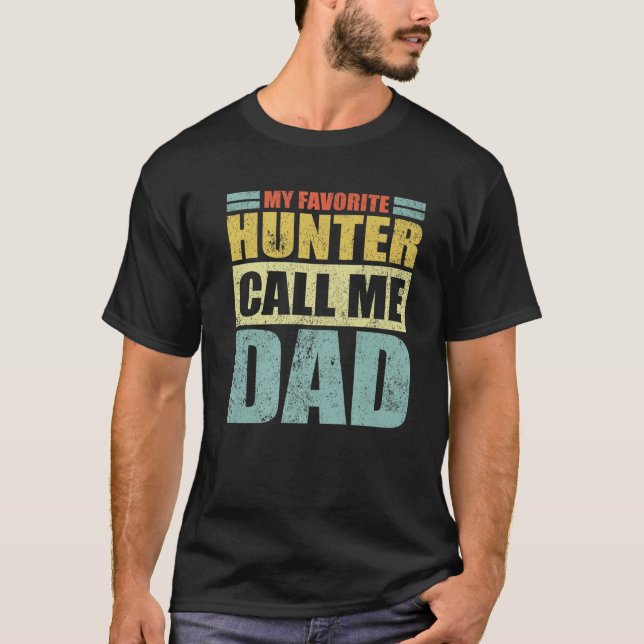 Camiseta Los hombres son graciosos, mi cazador favorito me  (Anverso)