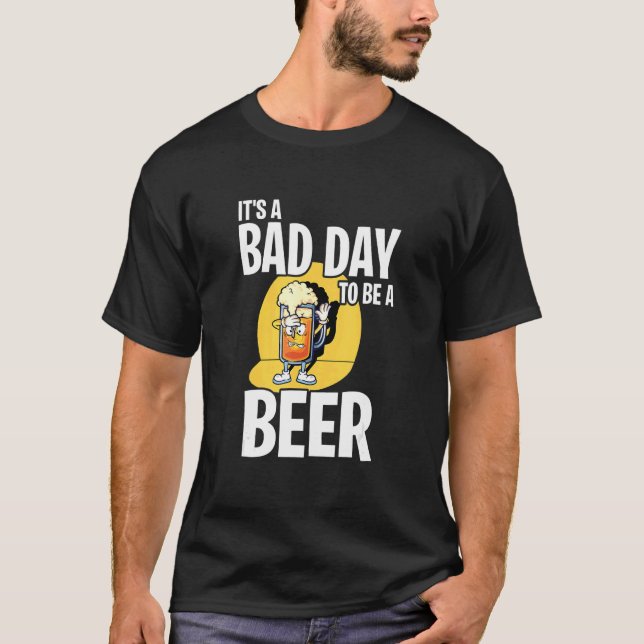 Camiseta Los Hombres Son Un Malo Día Para Ser Una Cerveza Q (Anverso)