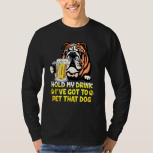 Camiseta Los Hombres Sostenían Mi Bebida Que Tengo Para Mas