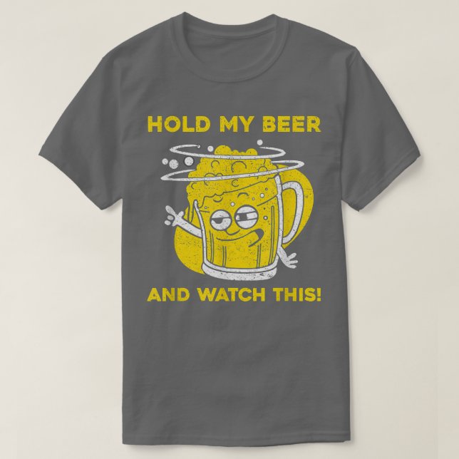 Camiseta Los Hombres Sujetan Mi Cerveza Y Observan Esto (Diseño del anverso)