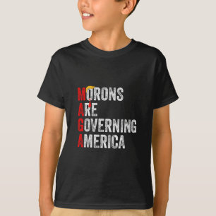 Camiseta Los idiotas están gobernando América divertido Tru