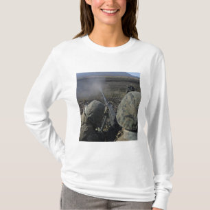 Camiseta Los infantes de marina encienden una ametralladora