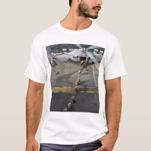 Camiseta Los infantes de marina se preparan para subir a un