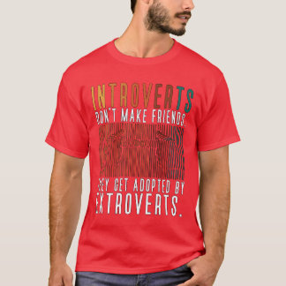 Camiseta Los introvertidos no hacen que los amigos se prese