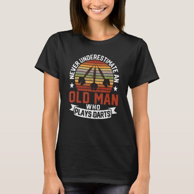 Camiseta Los Jugadores De Dart Nunca Subestiman A Un Hombre (Anverso)