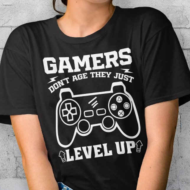 Camiseta Los jugadores no envejecen, simplemente suben de n (Subido por el creador)