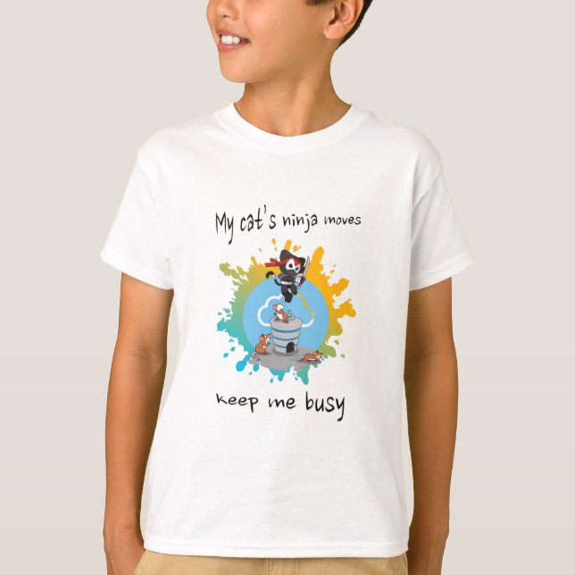 Camiseta Los movimientos ninja de mi gato me mantienen ocup (Anverso)