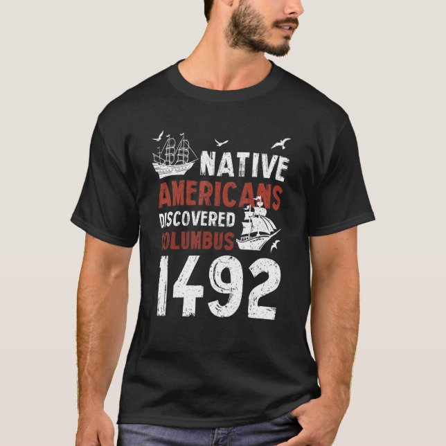 Camiseta Los nativos estadounidenses descubrieron 1492 indí (Anverso)
