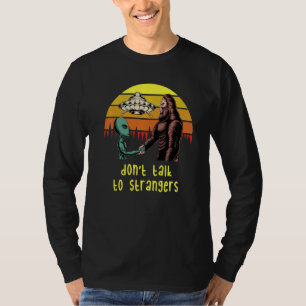Camiseta Los Niños No Hablan Con Extranjeros Del Espacio Ex