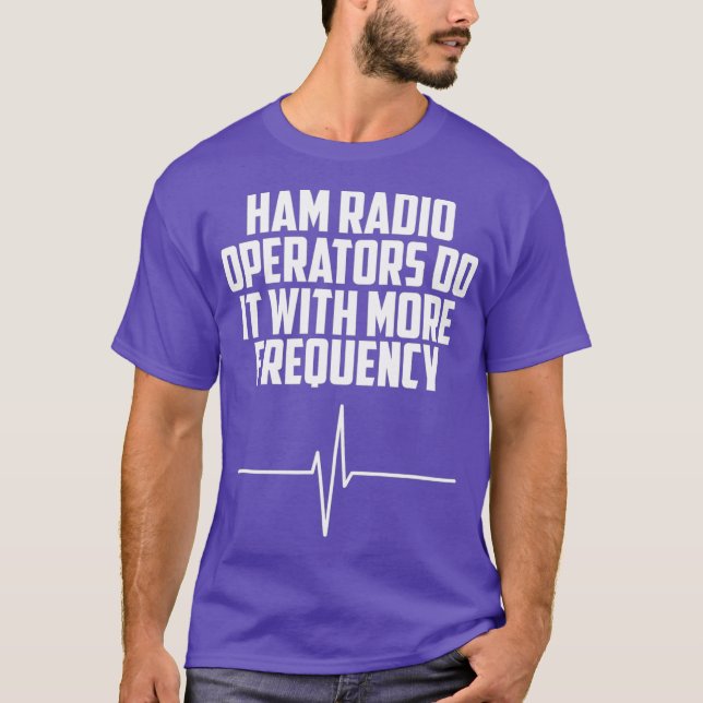 Camiseta Los Operadores De Radio Ham Lo Hacen Con Más Frecu (Anverso)