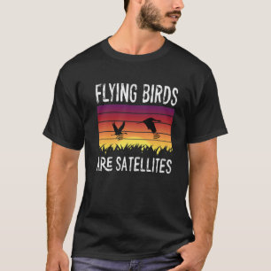 Camiseta Los pájaros no son verdaderos satélites voladore